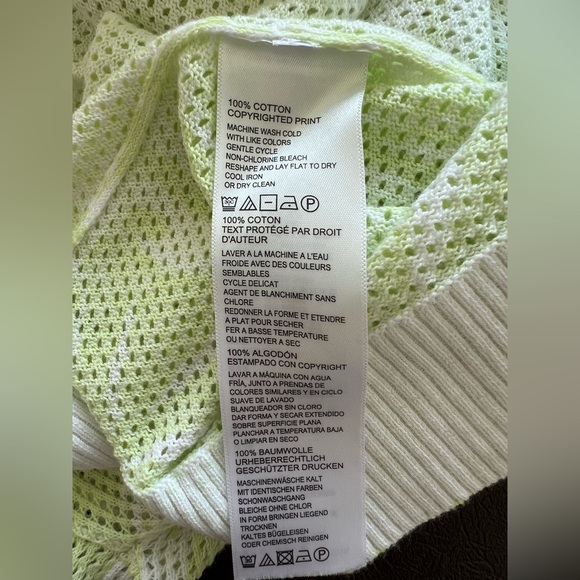 🆕 💚 NWOT Tommy Bahama Mahana Lime Green, White Tropical V-Neck Sweater | Size M - Picture 8 of 8